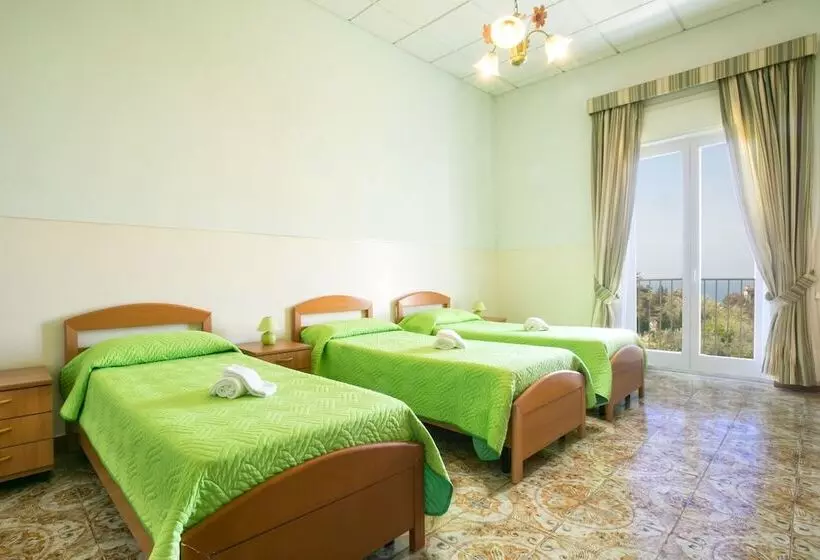 Triple Room Sea View, Sisters Hostel