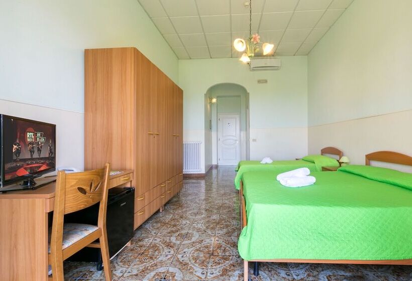 Triple Room Sea View, Sisters Hostel