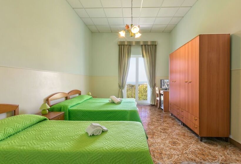 Triple Room Sea View, Sisters Hostel