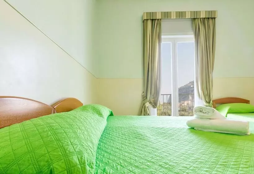 Triple Room Sea View, Sisters Hostel
