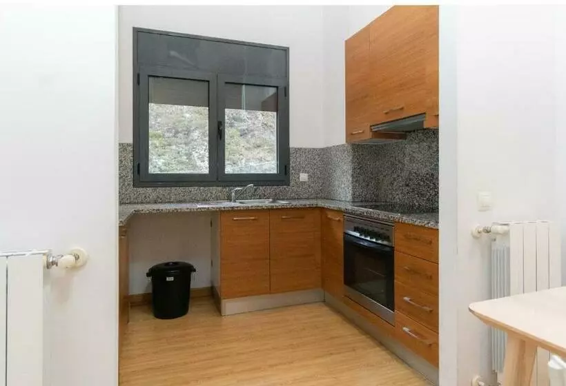 استودیوی استاندارد, Apartamentos Canillo 3000
