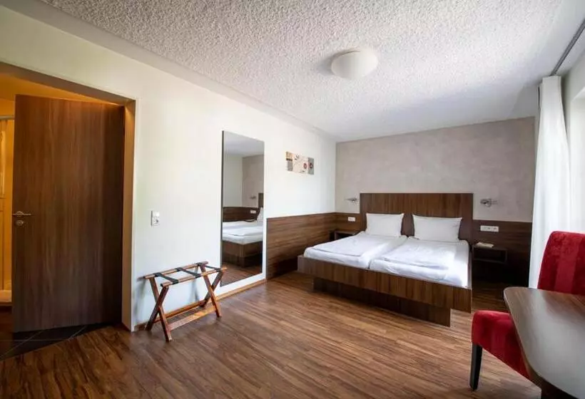 スタンダードトリプルルーム, Garni Hotel Henn