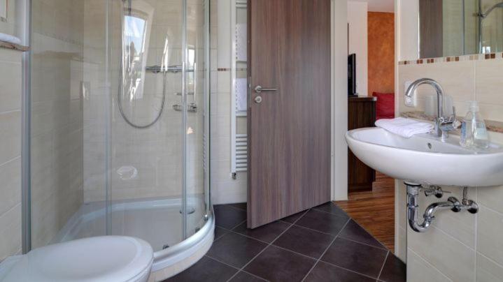 4인용 스탠다드 룸, Garni Hotel Henn