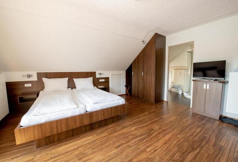 Четырехместный Номер Стандарт, Garni Hotel Henn