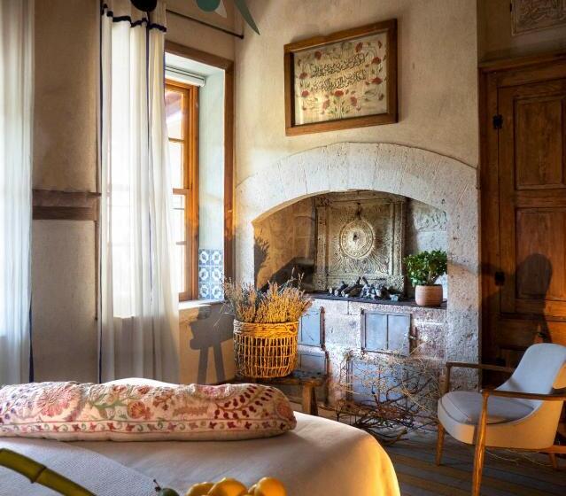 غرفة كلاسيكية, Alavya