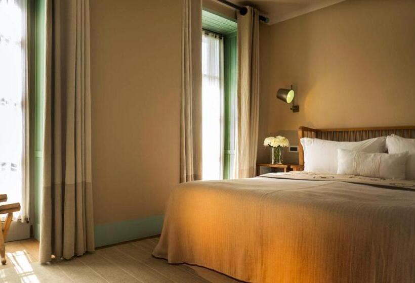 غرفة بريميوم, Alavya