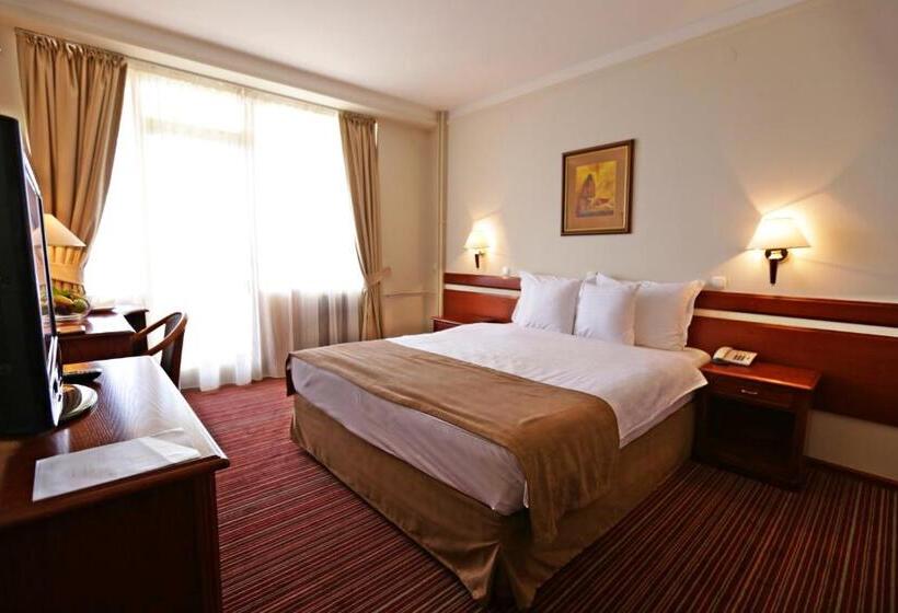 اتاق استاندارد با چشمانداز دریاچه, Bellevue Metropol Lake Resort