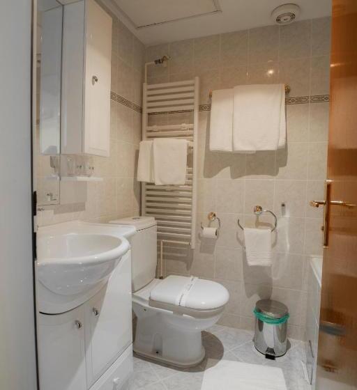 اتاق استاندارد سه تخته با بالکن, Bellevue Metropol Lake Resort