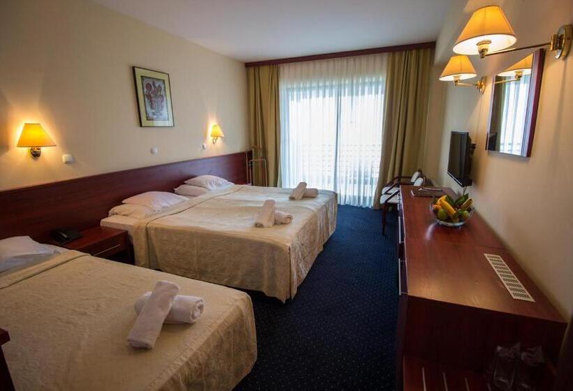 اتاق استاندارد سه تخته با بالکن, Bellevue Metropol Lake Resort