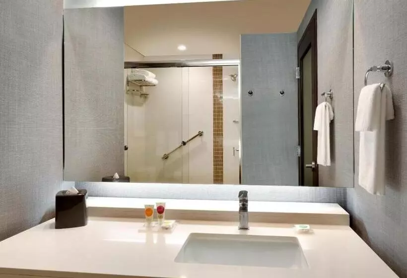 Standard Room Superior Floor, Hyatt Place Miami Airport East