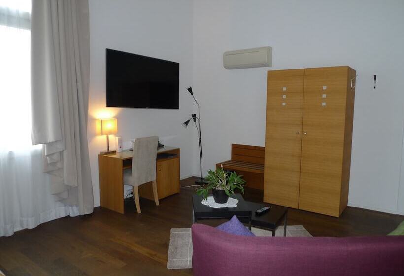 Семейный Номер, Businesshotel Lux