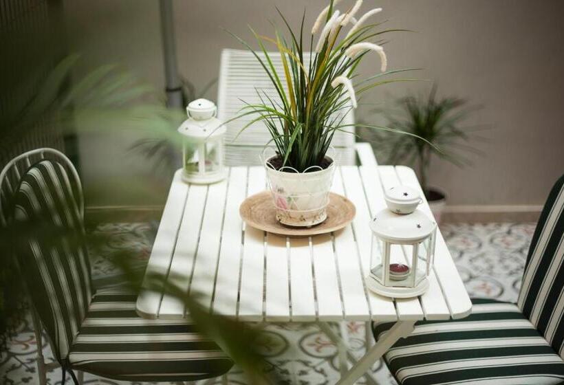 Superior Interior Room, Miran