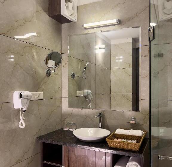 חדר פרמיום, The Solitaire