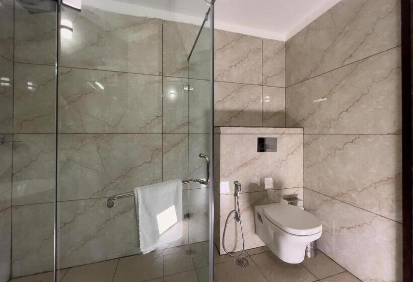 חדר פרמיום, The Solitaire