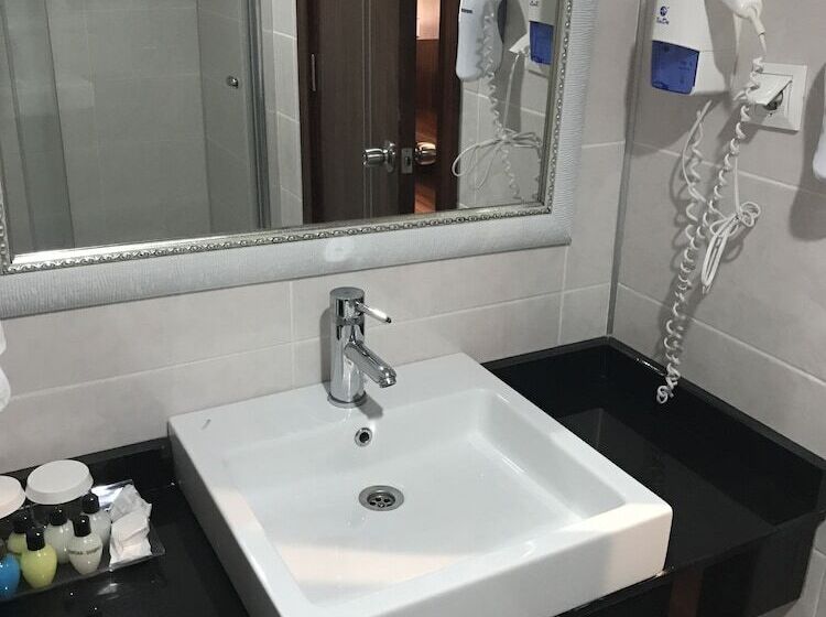 Семейный Номер, Throne Beach Resort & Spa