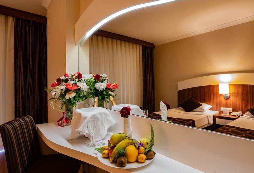 Семейный Номер, Throne Beach Resort & Spa