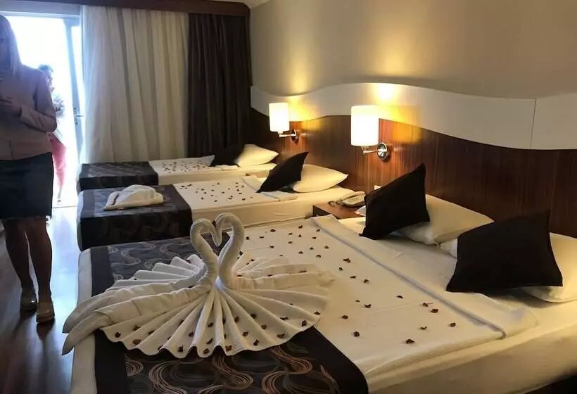 ファミリールーム, Throne Beach Resort & Spa