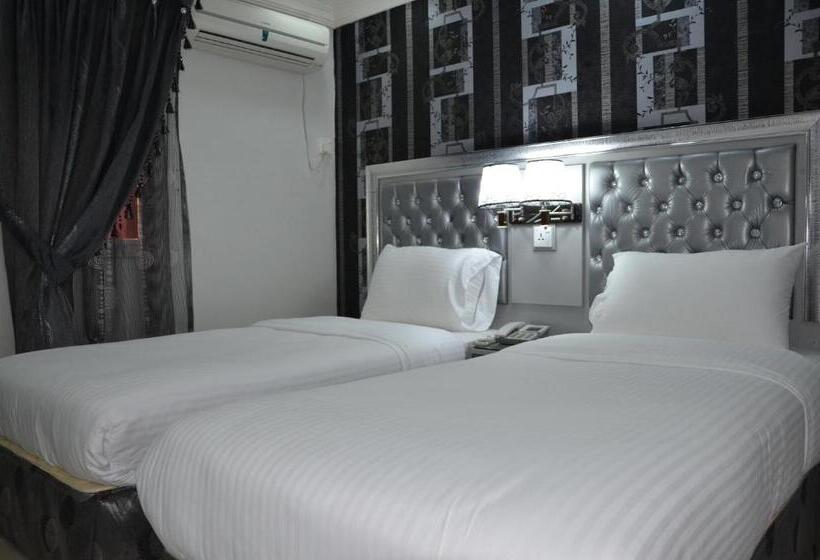 家庭间, White Fort