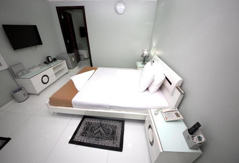 标准间, White Fort