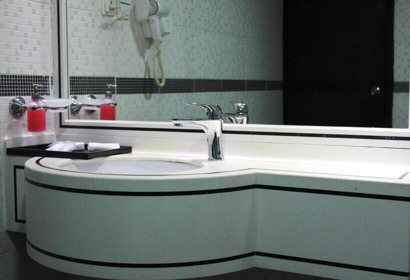 标准间, White Fort