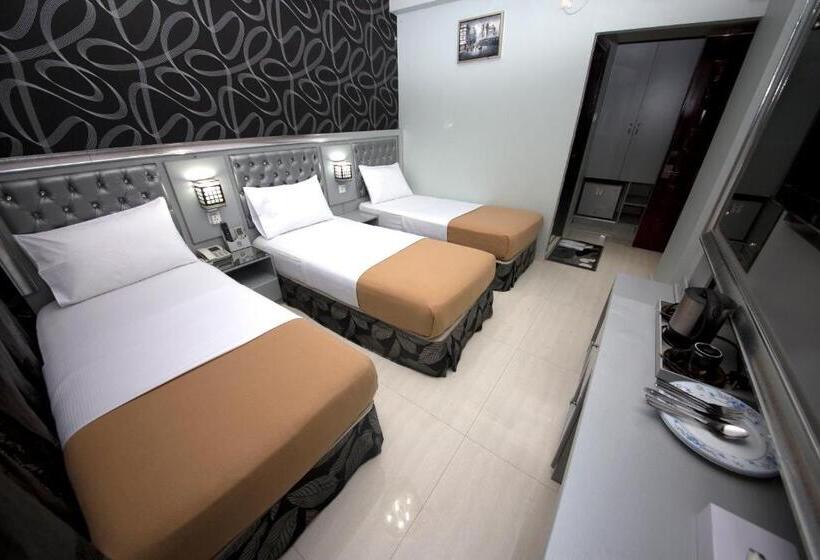 标准三人间, White Fort