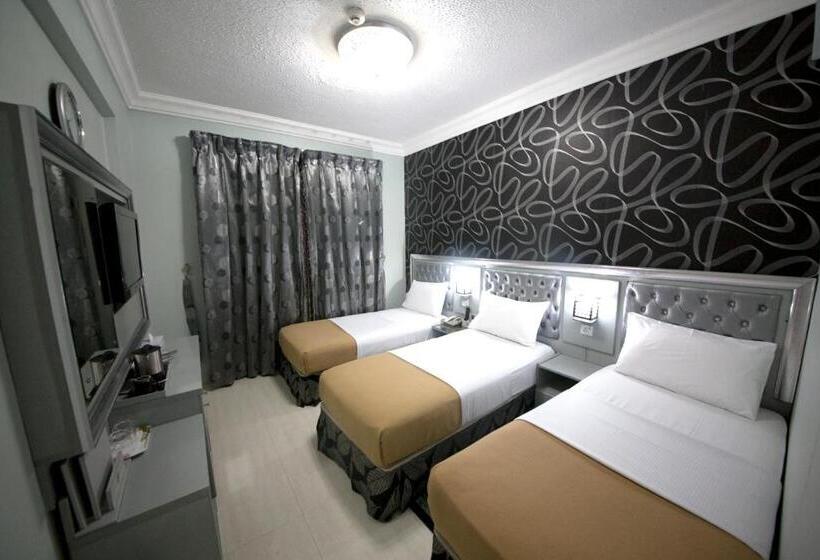 标准三人间, White Fort