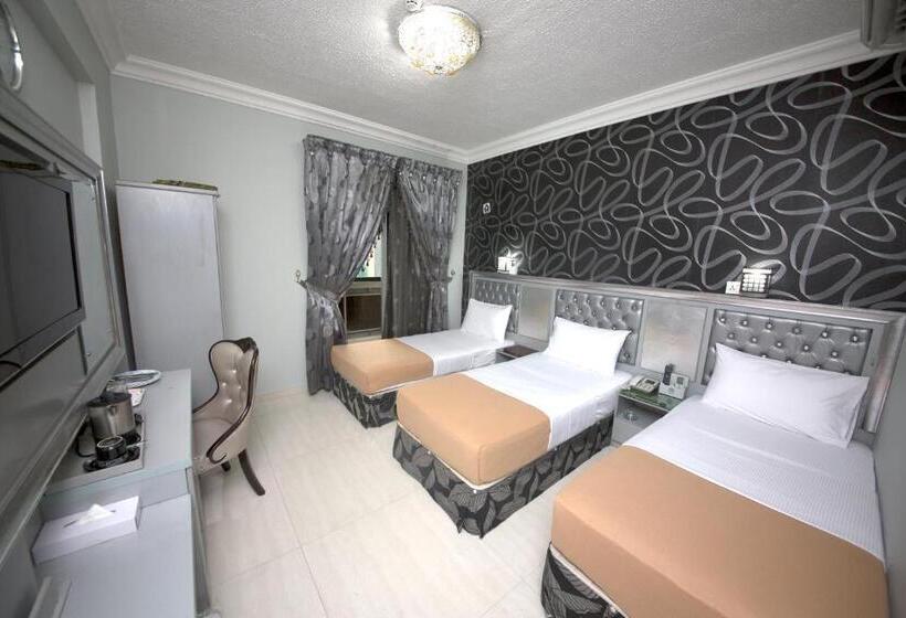 标准三人间, White Fort