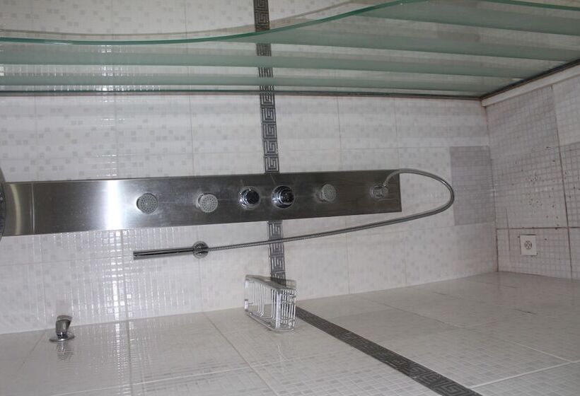 标准间, White Fort