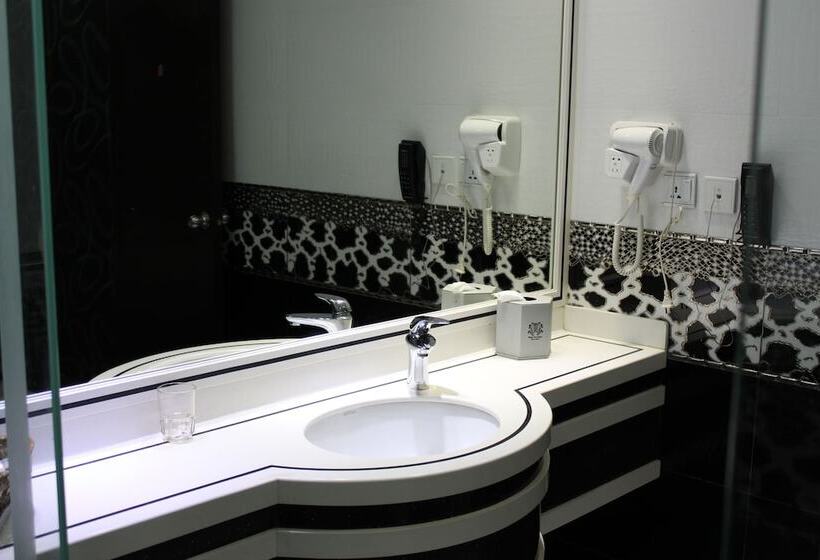 标准间, White Fort