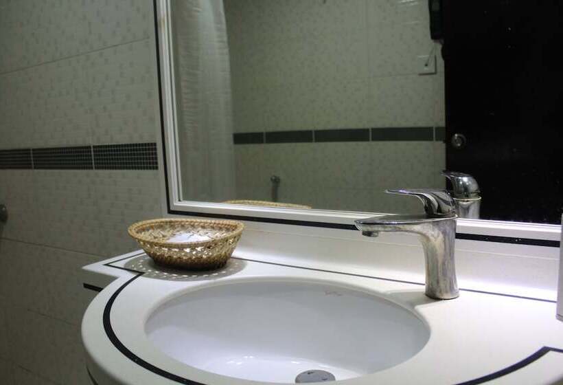 标准间, White Fort