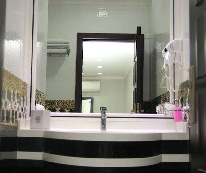 家庭间, White Fort