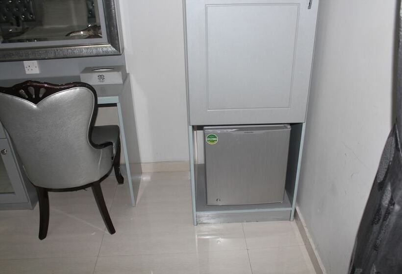 家庭间, White Fort