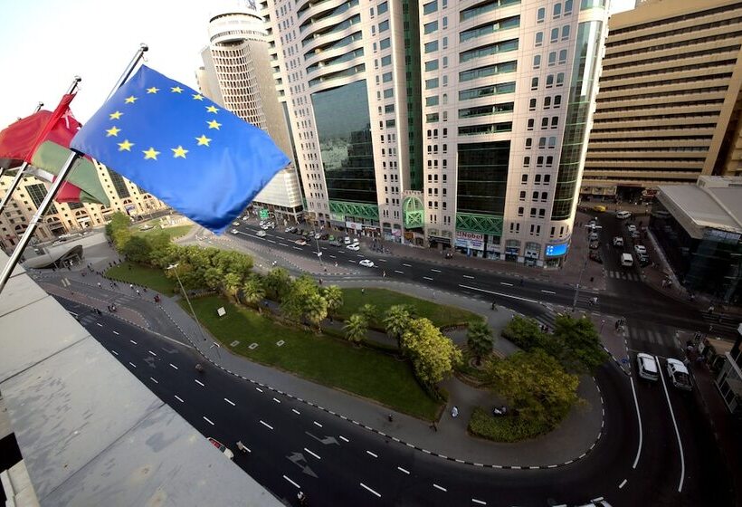 家庭间, White Fort