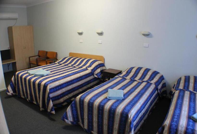 חדר משפחתי, Lake Forbes Motel