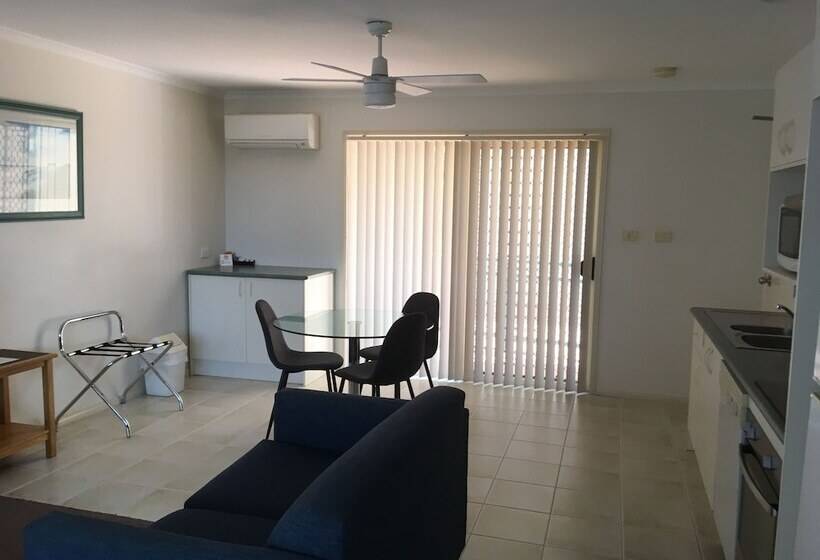 Студия Стандарт, Town Beach Beachcomber Resort