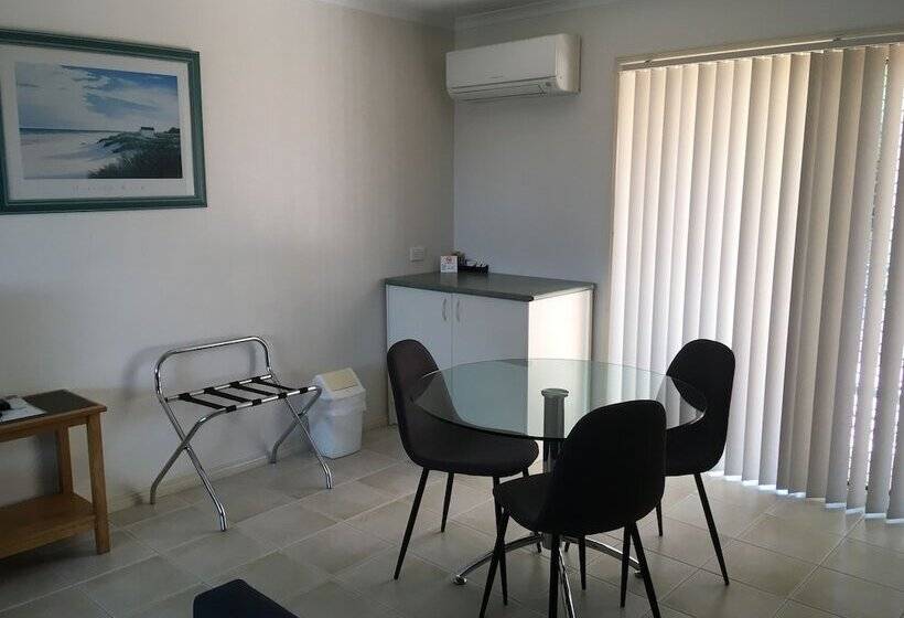 Студия Стандарт, Town Beach Beachcomber Resort