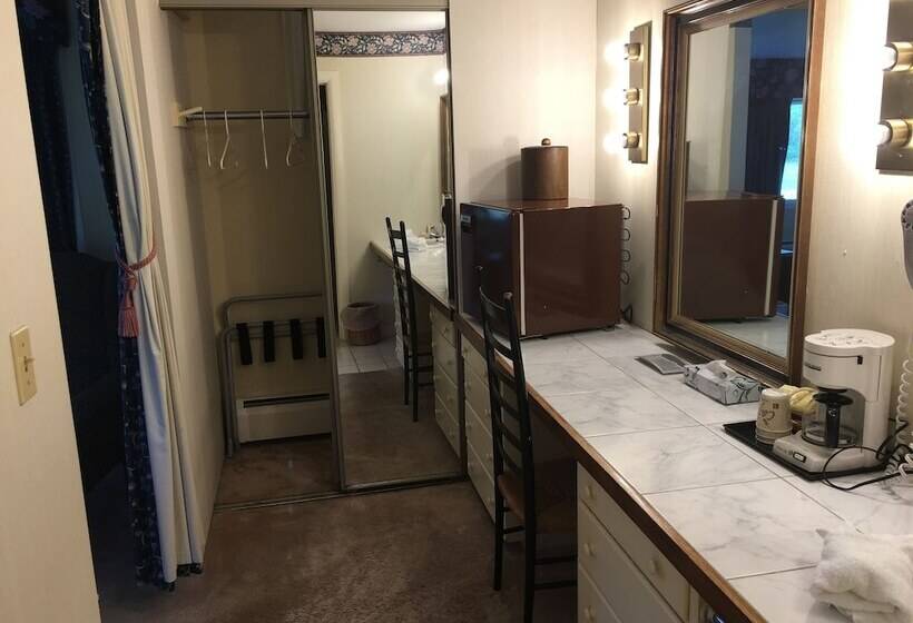 デラックスルーム, Weathervane Motel