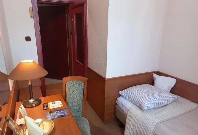 Basic Yhden Hengen Huone, Bast Wellness & Spa