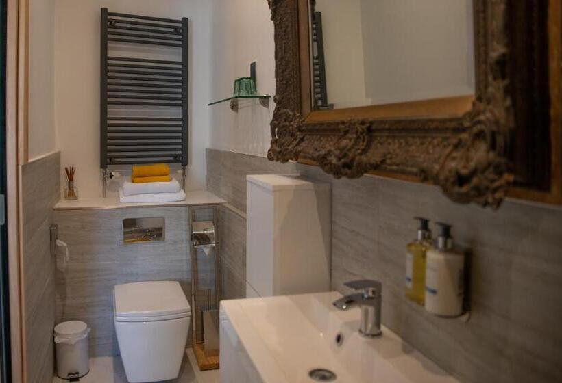 キングサイズベッドのスタンダードルーム, Rockmount Rooms & Apartment