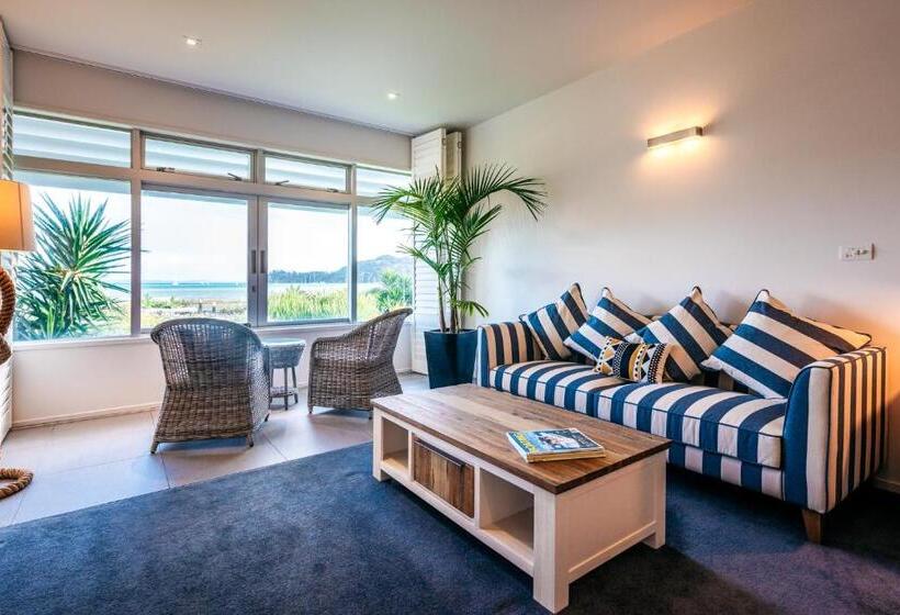 מיטת קינג בסוויטה, Waiheke Waterfront Lodge