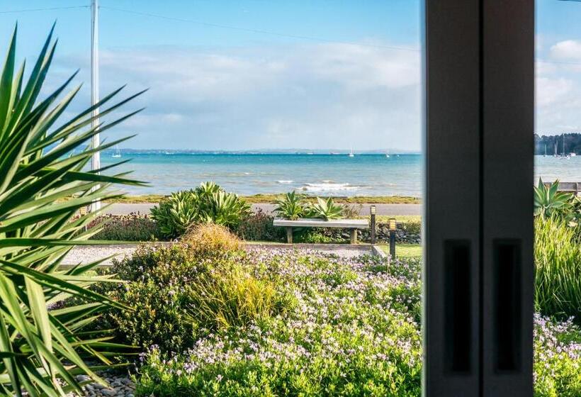 מיטת קינג בסוויטה, Waiheke Waterfront Lodge