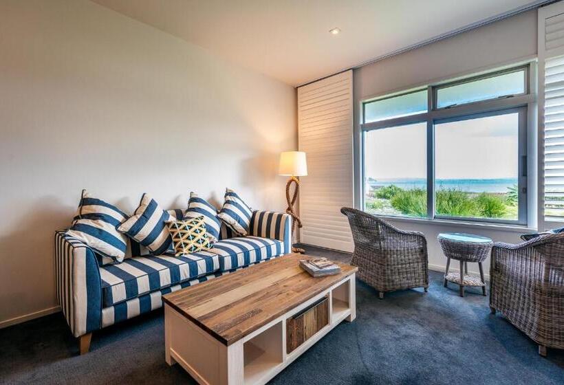 מיטת קינג בסוויטה, Waiheke Waterfront Lodge