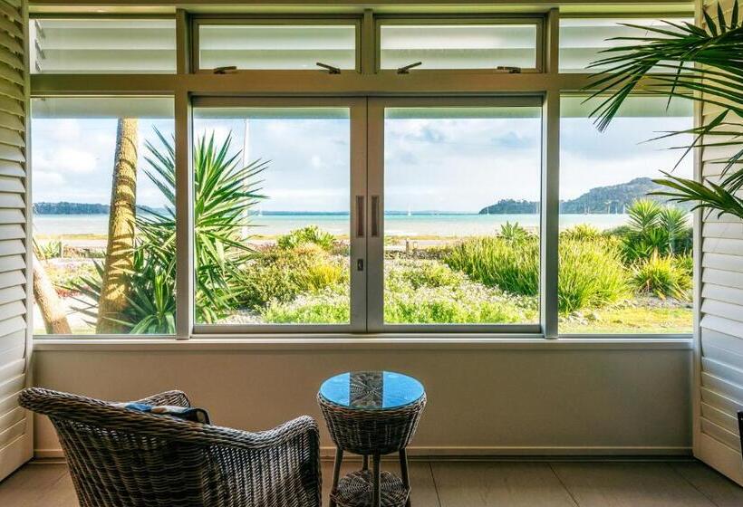 מיטת קינג בסוויטה, Waiheke Waterfront Lodge