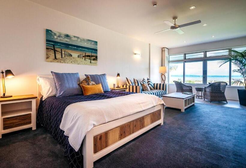 מיטת קינג בסוויטה, Waiheke Waterfront Lodge