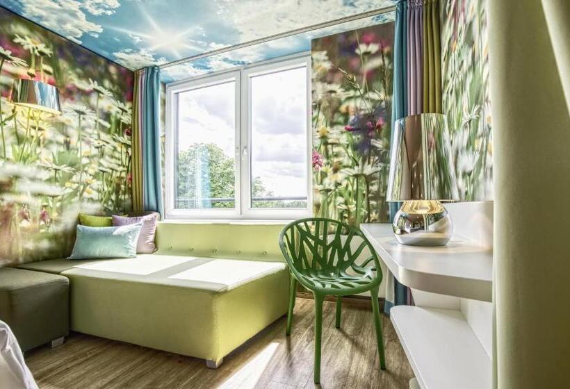 标准间, Aja Bad Saarow