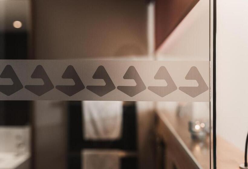 חדר סטנדרט יחיד, Anthony S Life&style