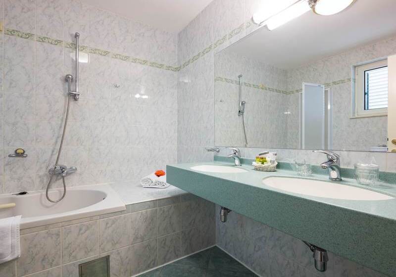 غرفة عائلية, Villa Bacchus