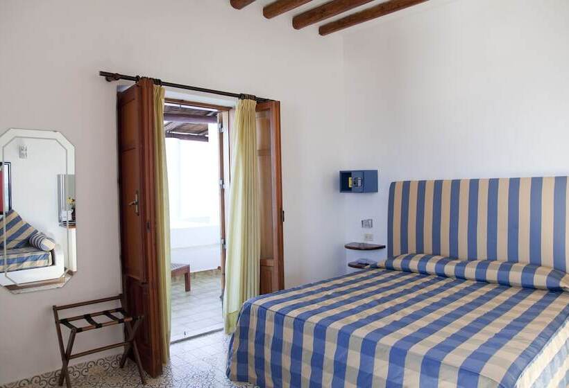 Triple Room Sea View, Cincotta