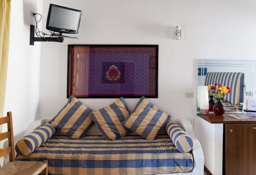 Triple Room Sea View, Cincotta