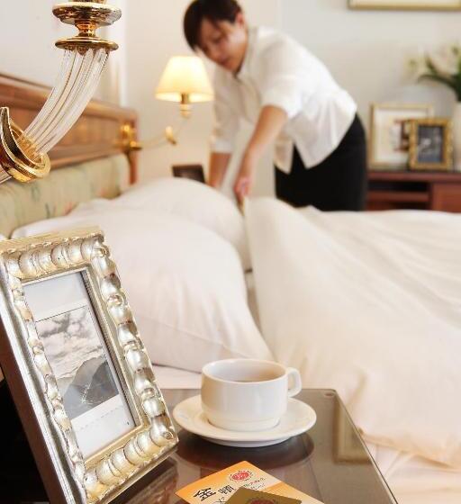 اتاق استاندارد سه نفره, Kingdom